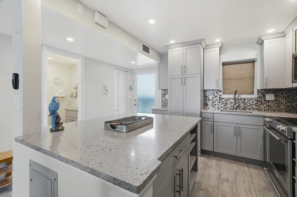 400 N Surf Road Hollywood FL 33019