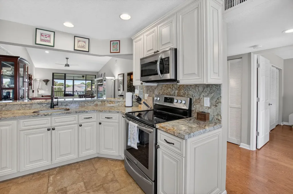 7701 Glendevon Lane Delray Beach FL 33446