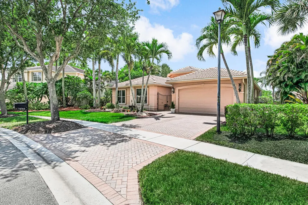 7945 Amethyst Lake Point Lake Worth FL 33467
