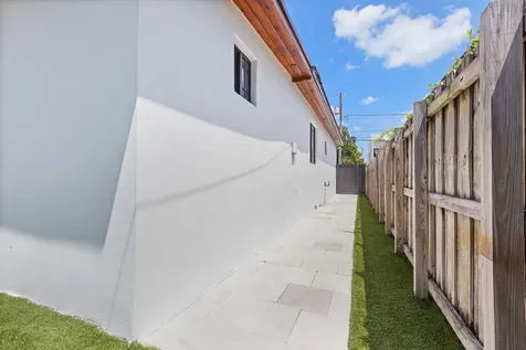 4328 SW 9th Terrace Miami FL 33134