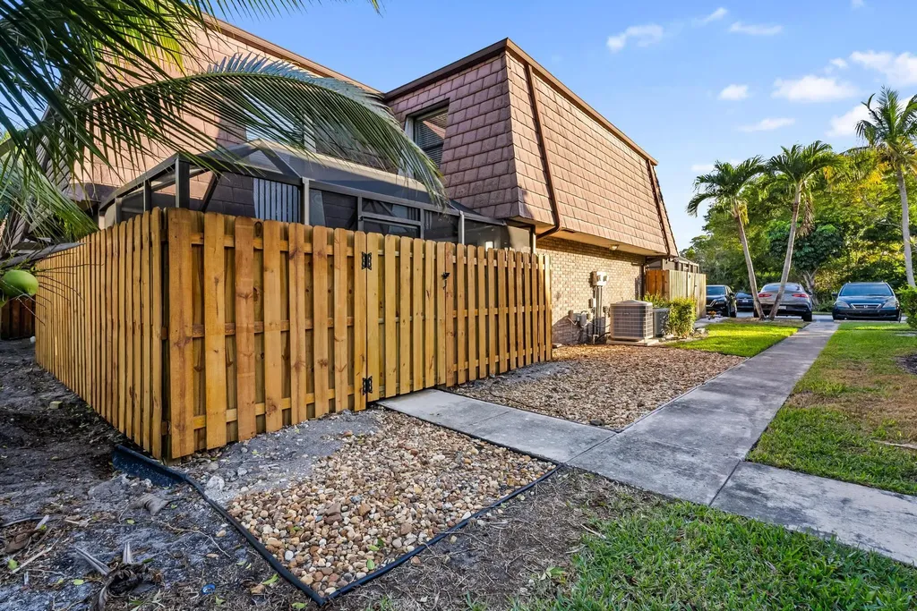 7780 Courtyard Run W Boca Raton FL 33433