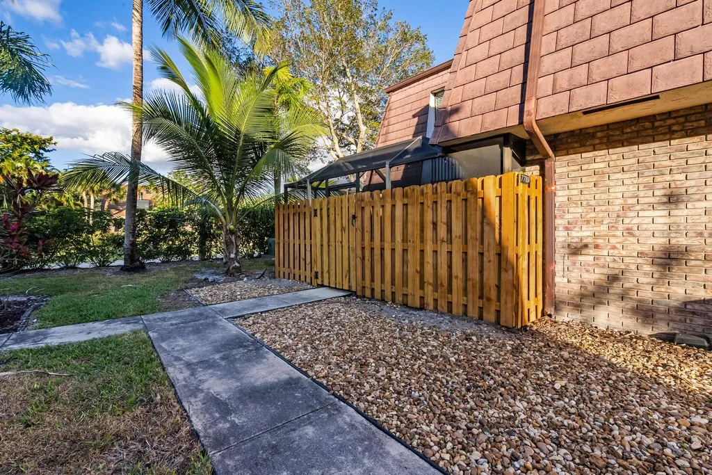 7780 Courtyard Run W Boca Raton FL 33433