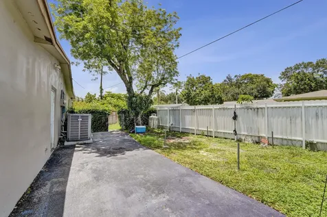 9101 SW 52nd Court Cooper City FL 33328