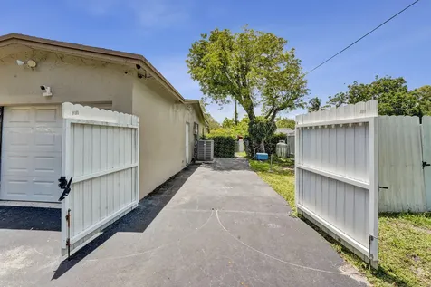 9101 SW 52nd Court Cooper City FL 33328