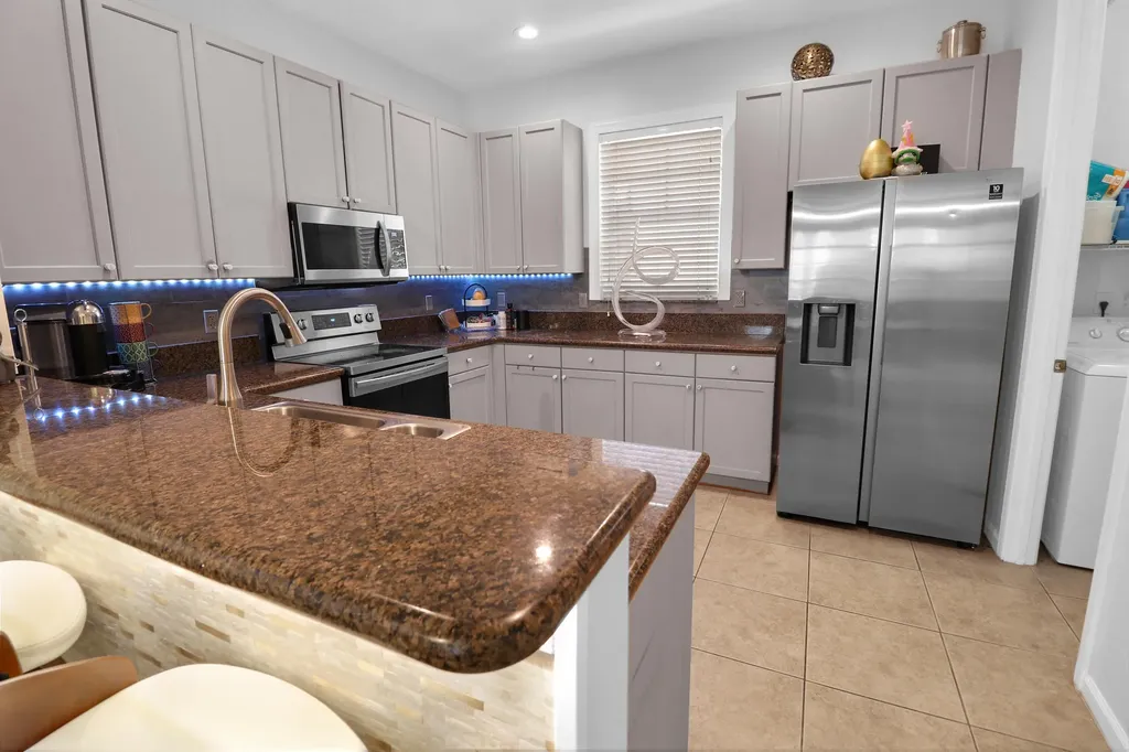 1033 NE 17th Way Fort Lauderdale FL 33304