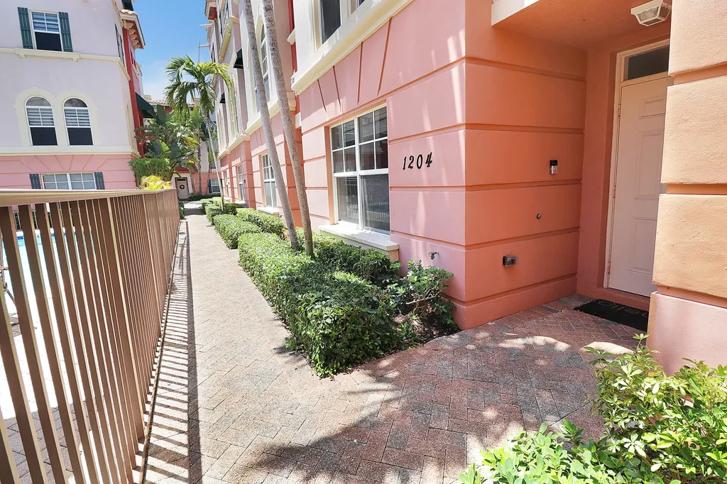 1033 NE 17th Way Fort Lauderdale FL 33304