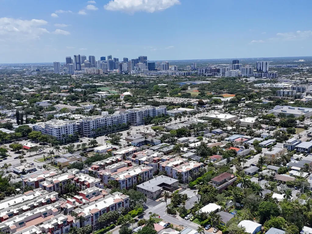 1033 NE 17th Way Fort Lauderdale FL 33304