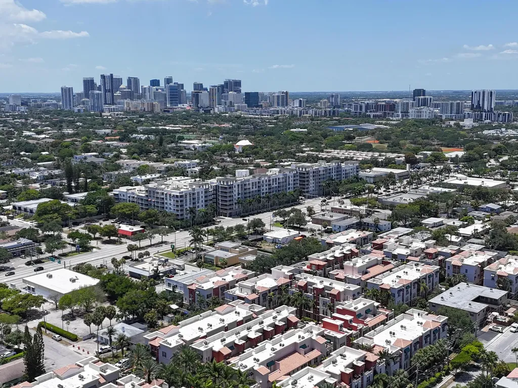 1033 NE 17th Way Fort Lauderdale FL 33304