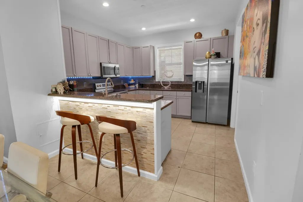 1033 NE 17th Way Fort Lauderdale FL 33304