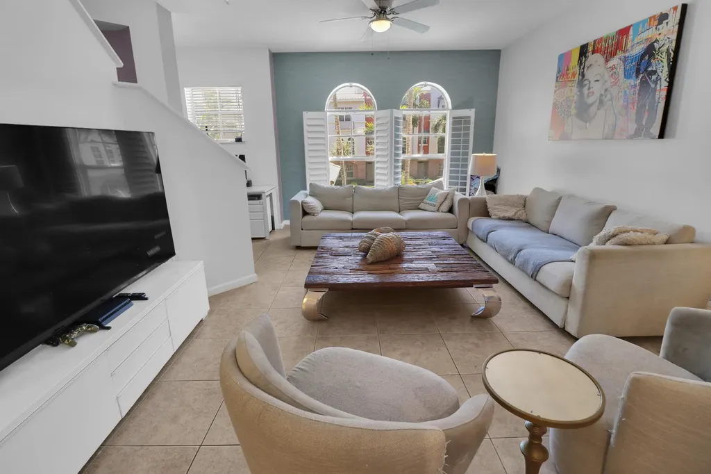 1033 NE 17th Way Fort Lauderdale FL 33304