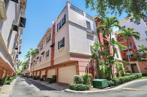 1033 NE 17th Way Fort Lauderdale FL 33304