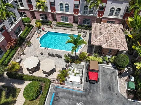 1033 NE 17th Way Fort Lauderdale FL 33304