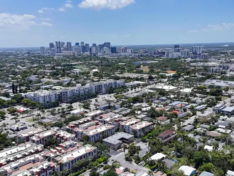 1033 NE 17th Way Fort Lauderdale FL 33304