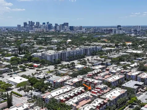 1033 NE 17th Way Fort Lauderdale FL 33304