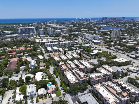 1033 NE 17th Way Fort Lauderdale FL 33304