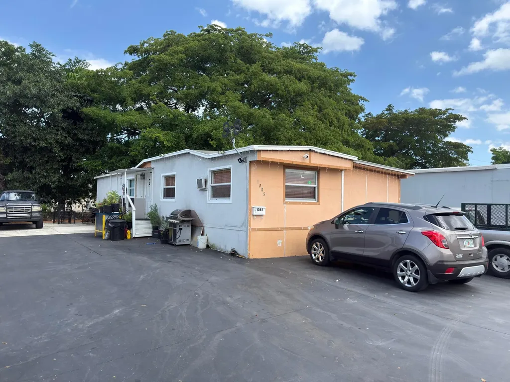 1085 SW 127th Court Miami FL 33184