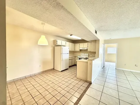 251 W Palm Circle W Pembroke Pines FL 33025
