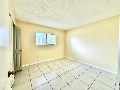 251 W Palm Circle W Pembroke Pines FL 33025