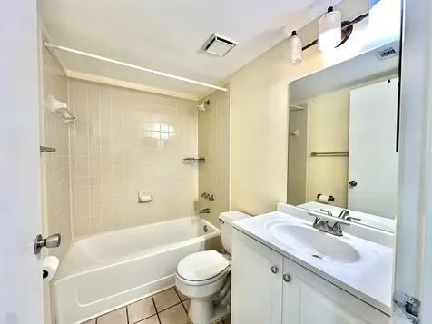 251 W Palm Circle W Pembroke Pines FL 33025