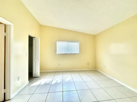 251 W Palm Circle W Pembroke Pines FL 33025