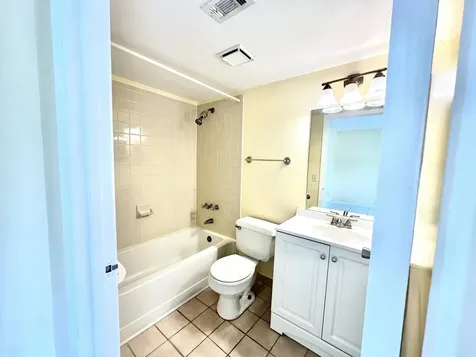 251 W Palm Circle W Pembroke Pines FL 33025