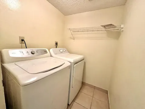 251 W Palm Circle W Pembroke Pines FL 33025