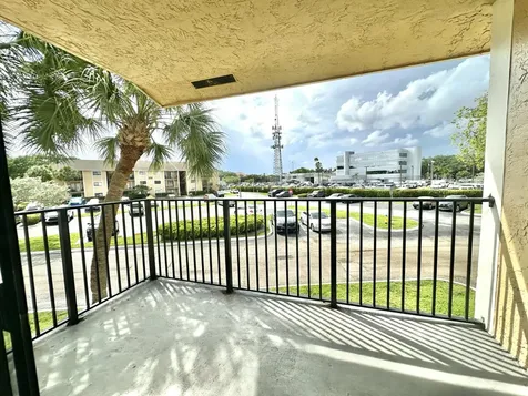 251 W Palm Circle W Pembroke Pines FL 33025