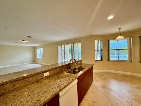 898 Tulip Circle Weston FL 33327