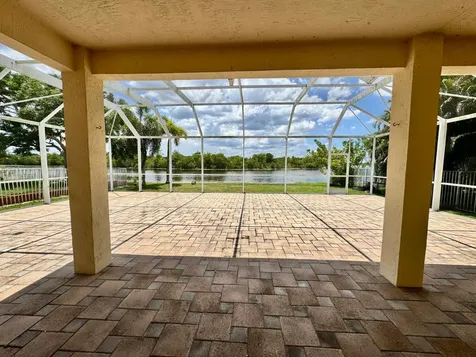 898 Tulip Circle Weston FL 33327