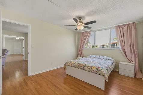 9720 S Hollybrook Lake Drive Pembroke Pines FL 33025