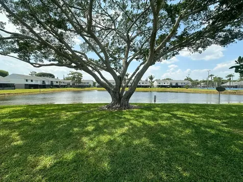 2404 Seaside Drive Greenacres FL 33463