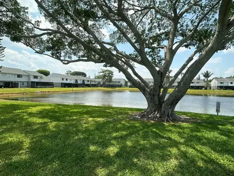 2404 Seaside Drive Greenacres FL 33463