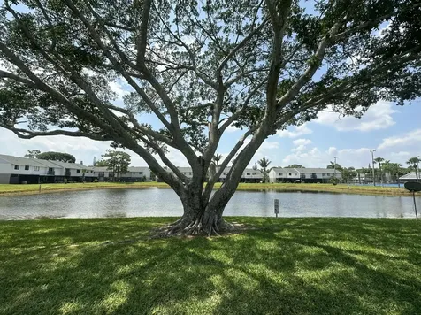 2404 Seaside Drive Greenacres FL 33463