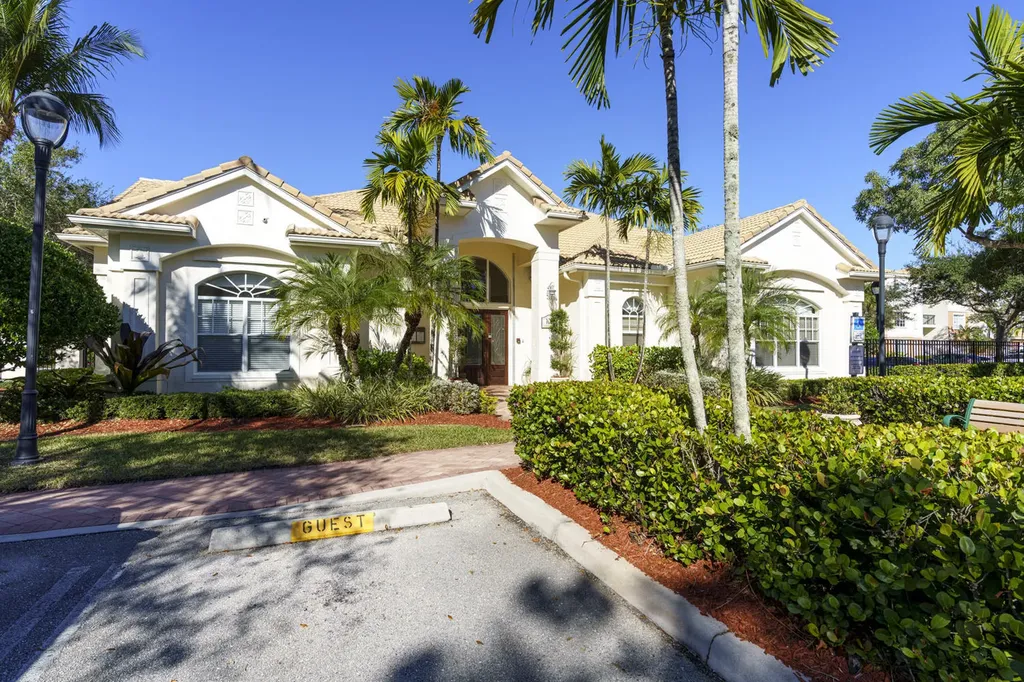 1201 Myrtlewood Circle E Palm Beach Gardens FL 33418