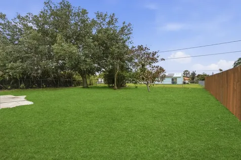 2574 SE Richmond Street Port St Lucie FL 34952