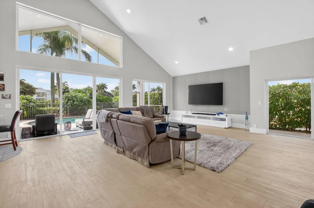 17320 Loch Lomond Way Boca Raton FL 33496