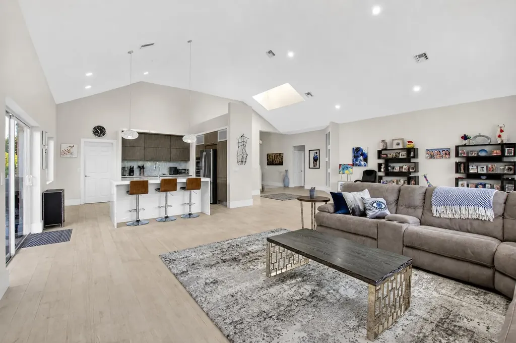17320 Loch Lomond Way Boca Raton FL 33496