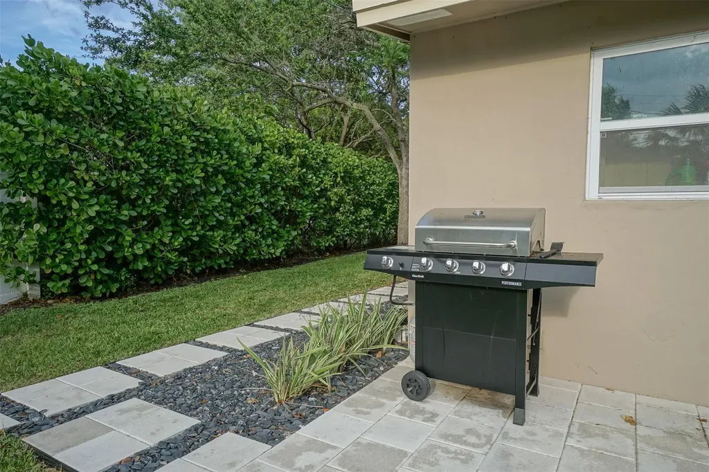 1634 NE 3rd Avenue Delray Beach FL 33444