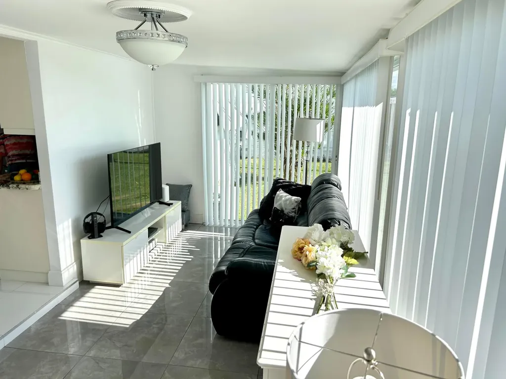 3233 State Street Hollywood FL 33021