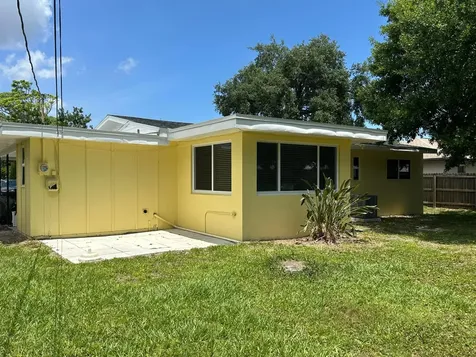 2745 Atlantic Boulevard Vero Beach FL 32960