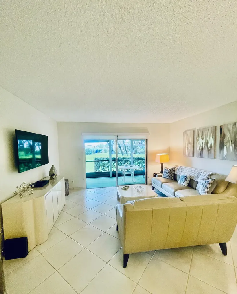 7286 Huntington Lane Delray Beach FL 33446