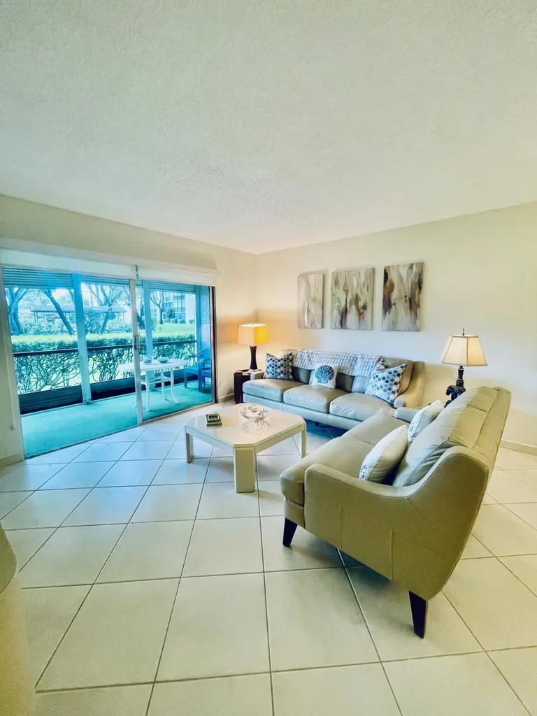 7286 Huntington Lane Delray Beach FL 33446