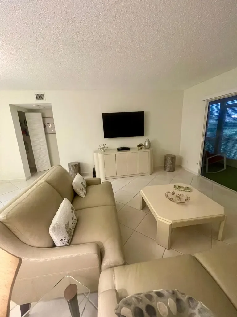 7286 Huntington Lane Delray Beach FL 33446