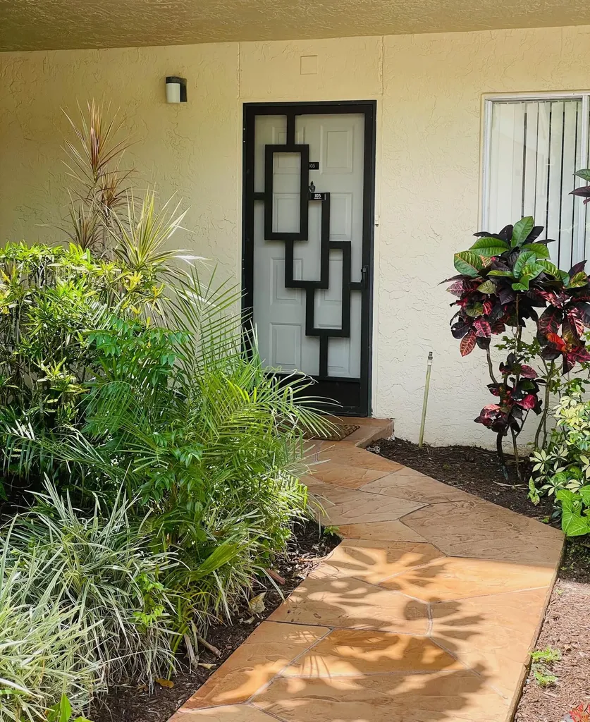 7286 Huntington Lane Delray Beach FL 33446