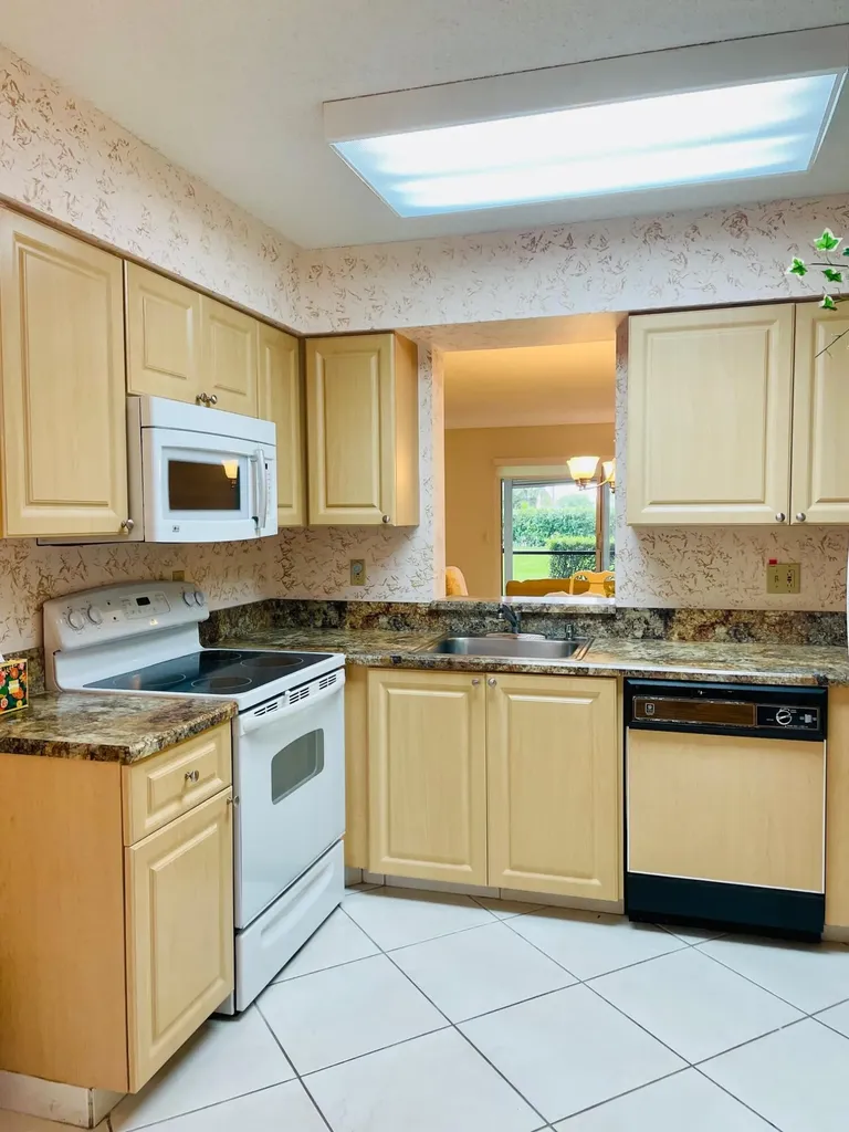 7286 Huntington Lane Delray Beach FL 33446