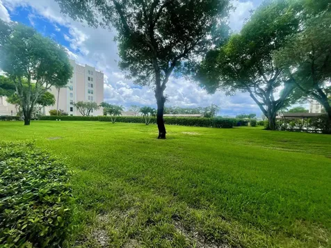 7286 Huntington Lane Delray Beach FL 33446