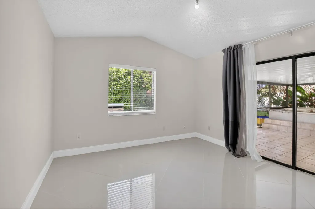 7 Kyle Way Boynton Beach FL 33426