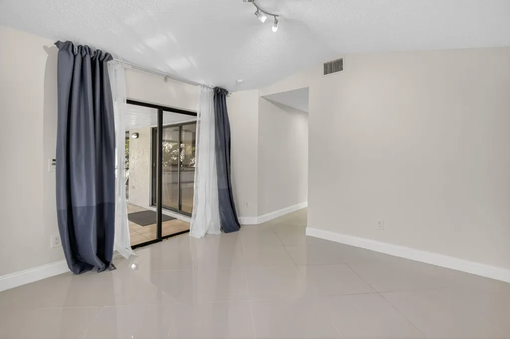 7 Kyle Way Boynton Beach FL 33426