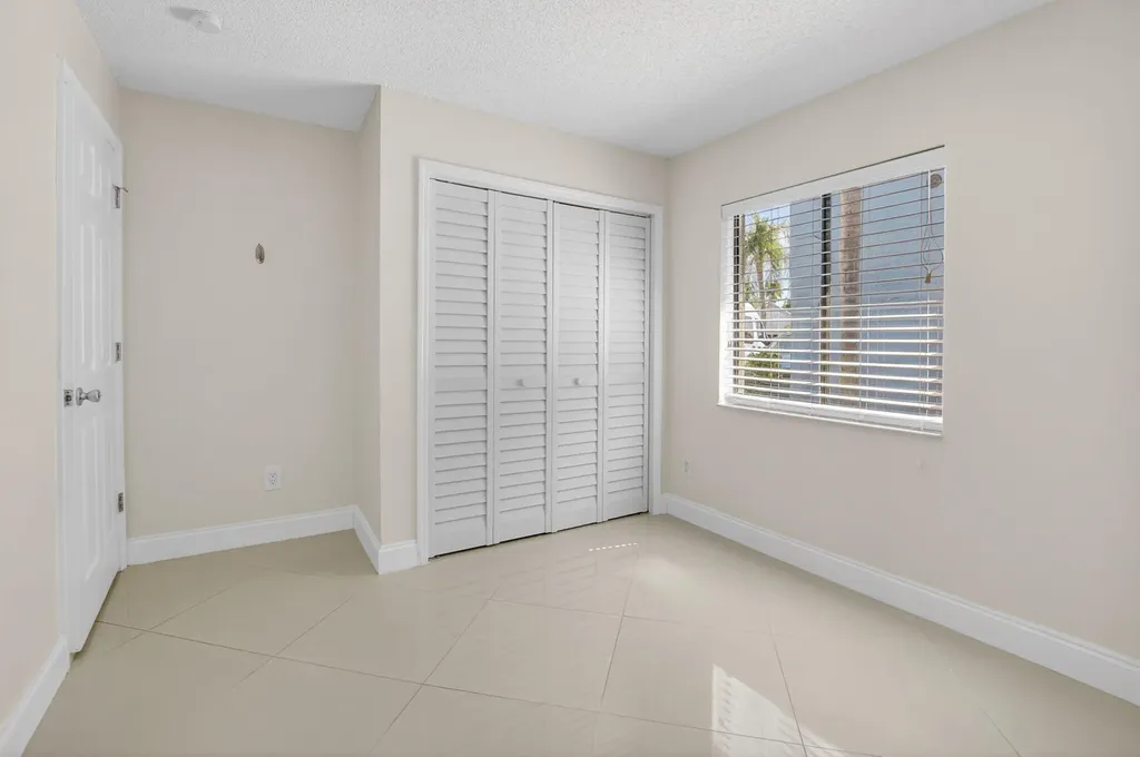 7 Kyle Way Boynton Beach FL 33426