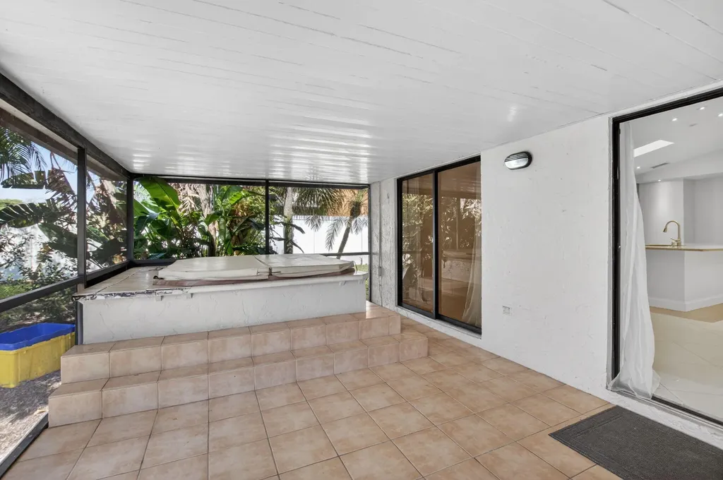 7 Kyle Way Boynton Beach FL 33426